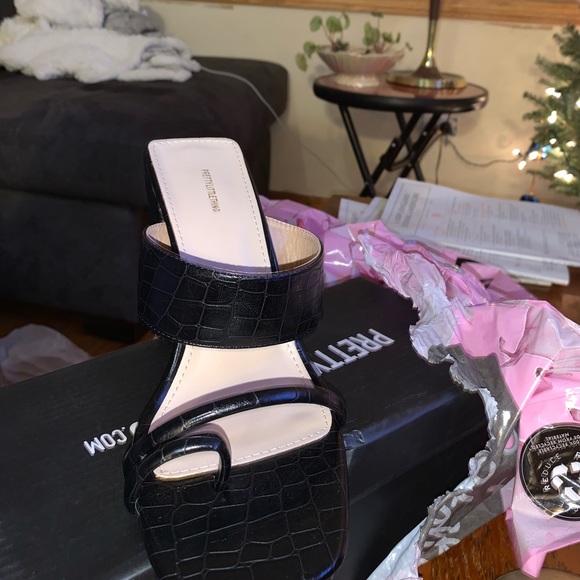 Black faux leather slip on heels - Picture 4 of 4